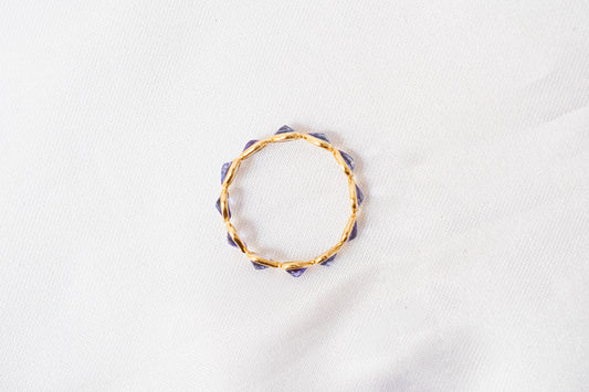 Pear-cut tanzanite gemstone eternity ring in 18K gold with bezel setting