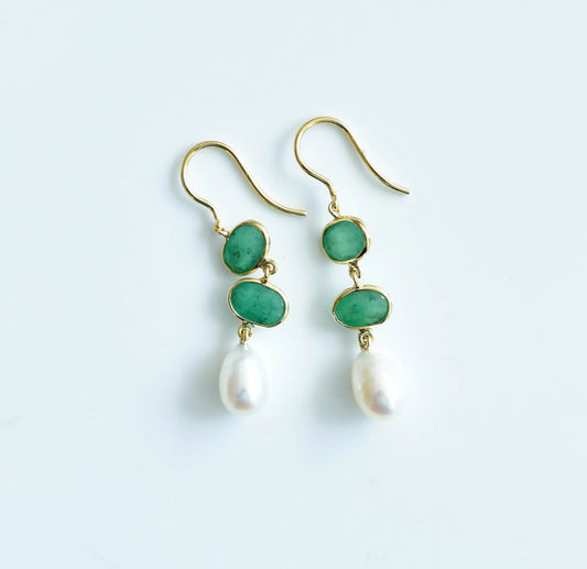 18K gold drop earrings with emerald and teardrop pearl