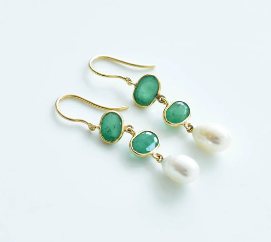 18K gold drop earrings with emerald and teardrop pearl