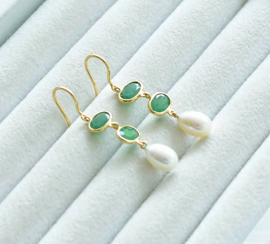 18K gold drop earrings with emerald and teardrop pearl