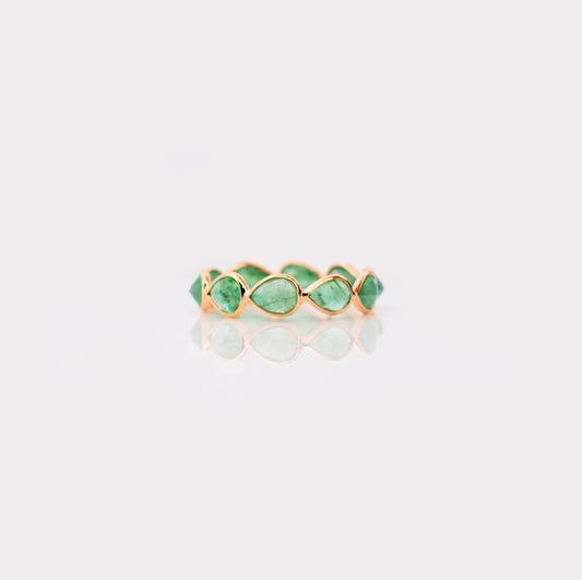 18K gold eternity ring with alternating pear-cut emeralds