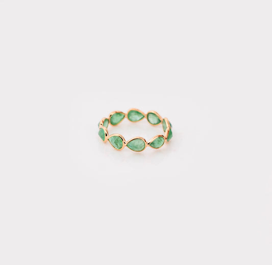 18K gold eternity ring with alternating pear-cut emeralds