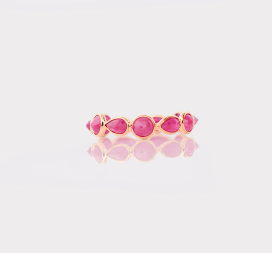 18K gold eternity ring with alternating round and pear-cut rubies
