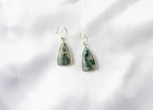Moss Agate Drop Earrings in 925 Silver – Handmade Nature-Inspired Gemstone Jewelry