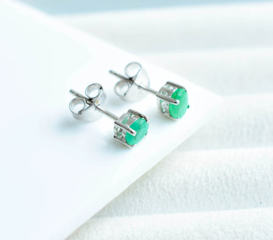 Oval-Cut Emerald Stud Earrings in 925 Silver – Classic Everyday Gemstone Jewelry