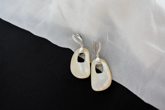 Mother of Pearl Pebble Drop Earrings in 925 Silver – Designer Everyday Jewelry
