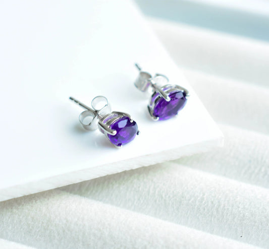 Oval-Cut Amethyst Solitaire Stud Earrings in 925 Silver – Classic Everyday Fine Jewelry