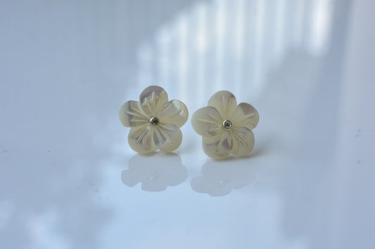 Carved Mother of Pearl Flower Stud Earrings in 925 Silver – Handmade Everyday Jewelry