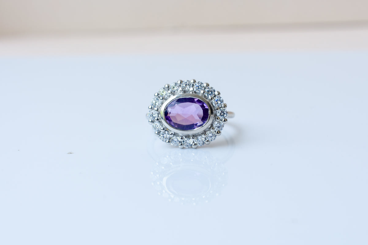 Oval amethyst halo ring in 925 silver