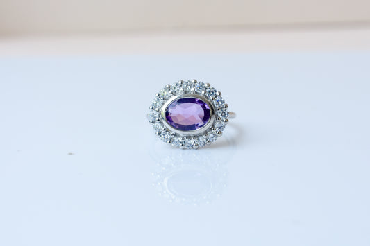 Oval amethyst halo ring in 925 silver