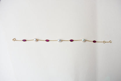18K gold bracelet with ruby and pearl stations
