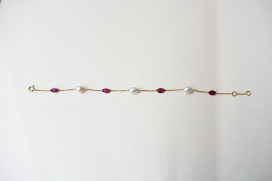 18K gold bracelet with ruby and pearl stations
