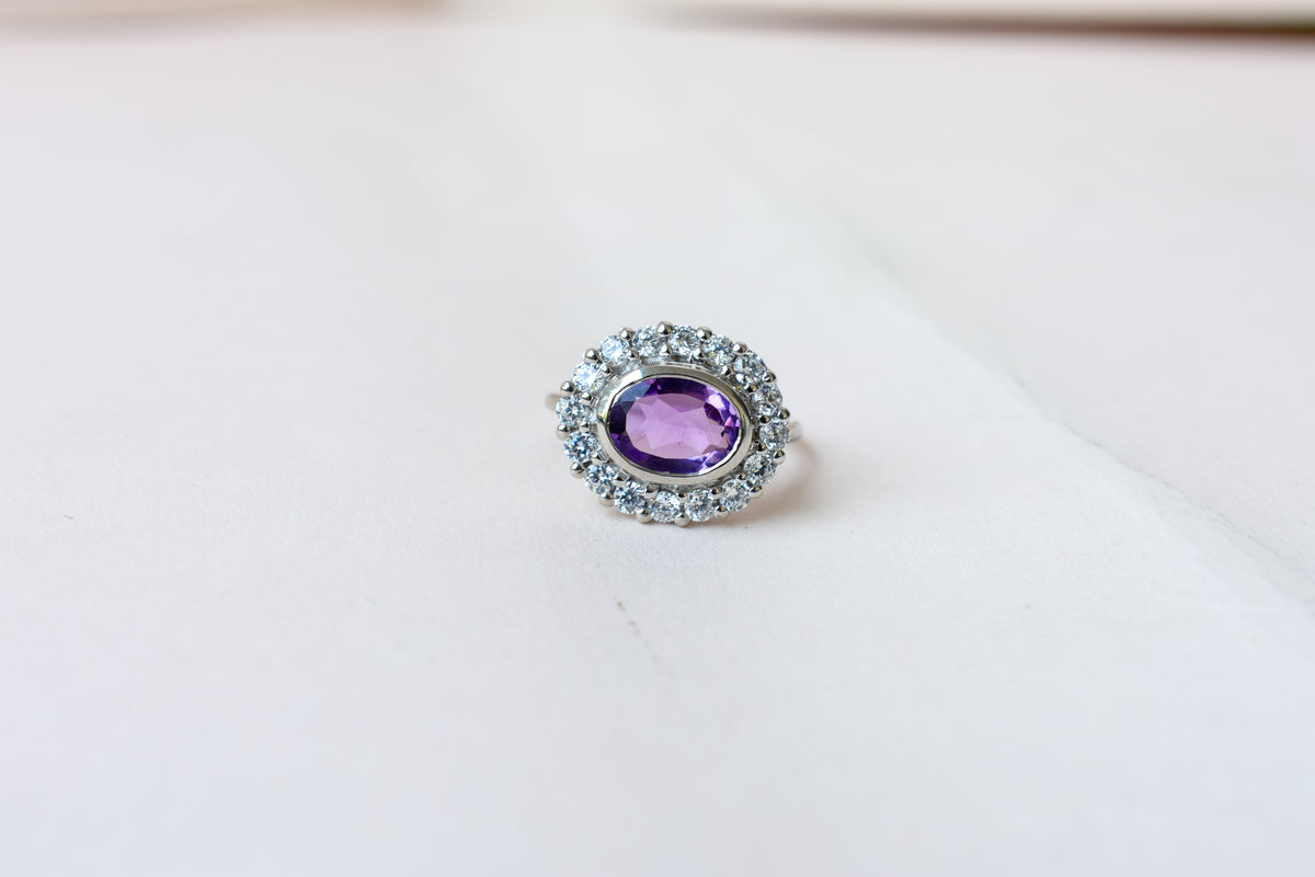 Oval amethyst halo ring in 925 silver
