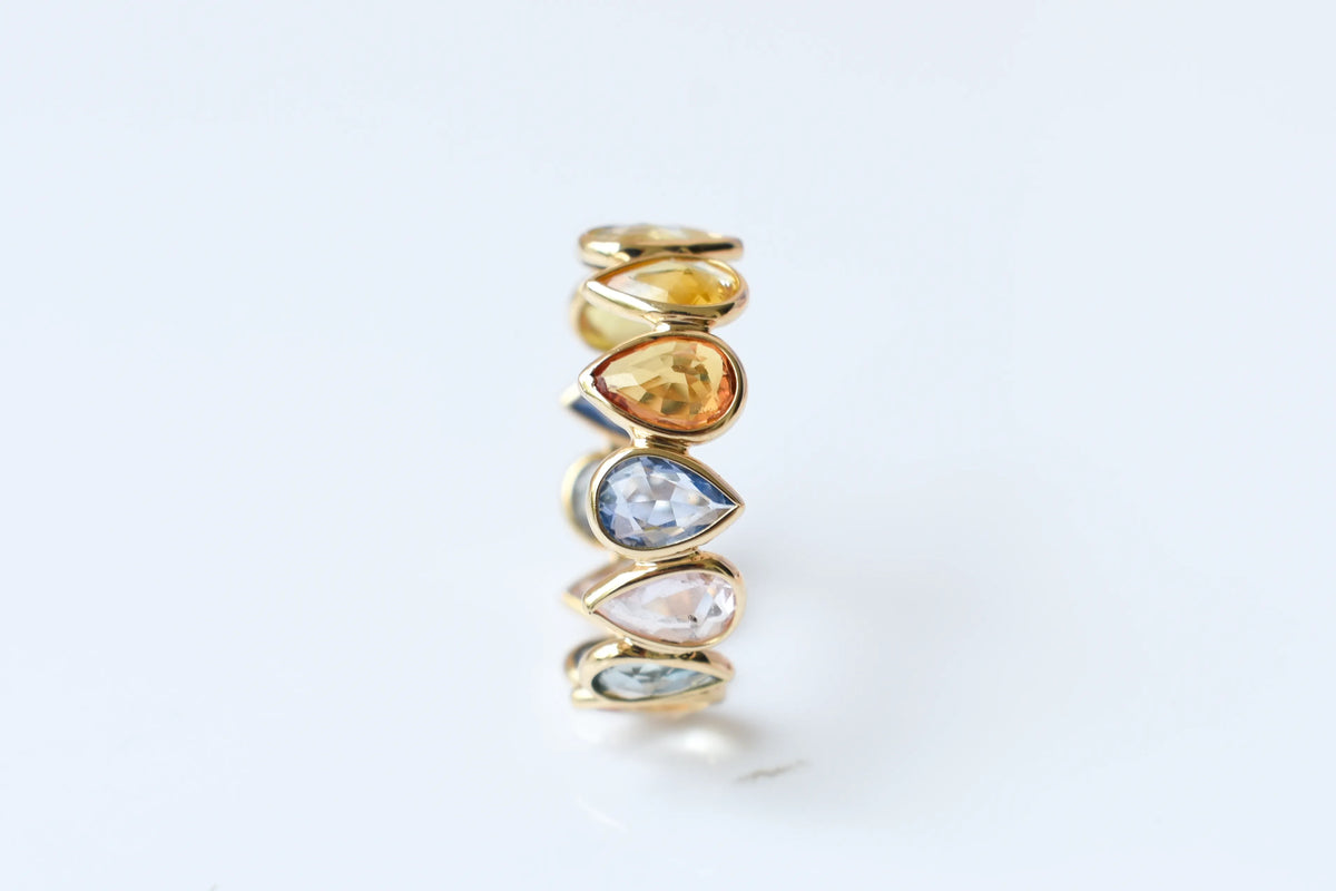 Pear-cut multicolor sapphire eternity ring in 18K gold, zigzag bezel setting