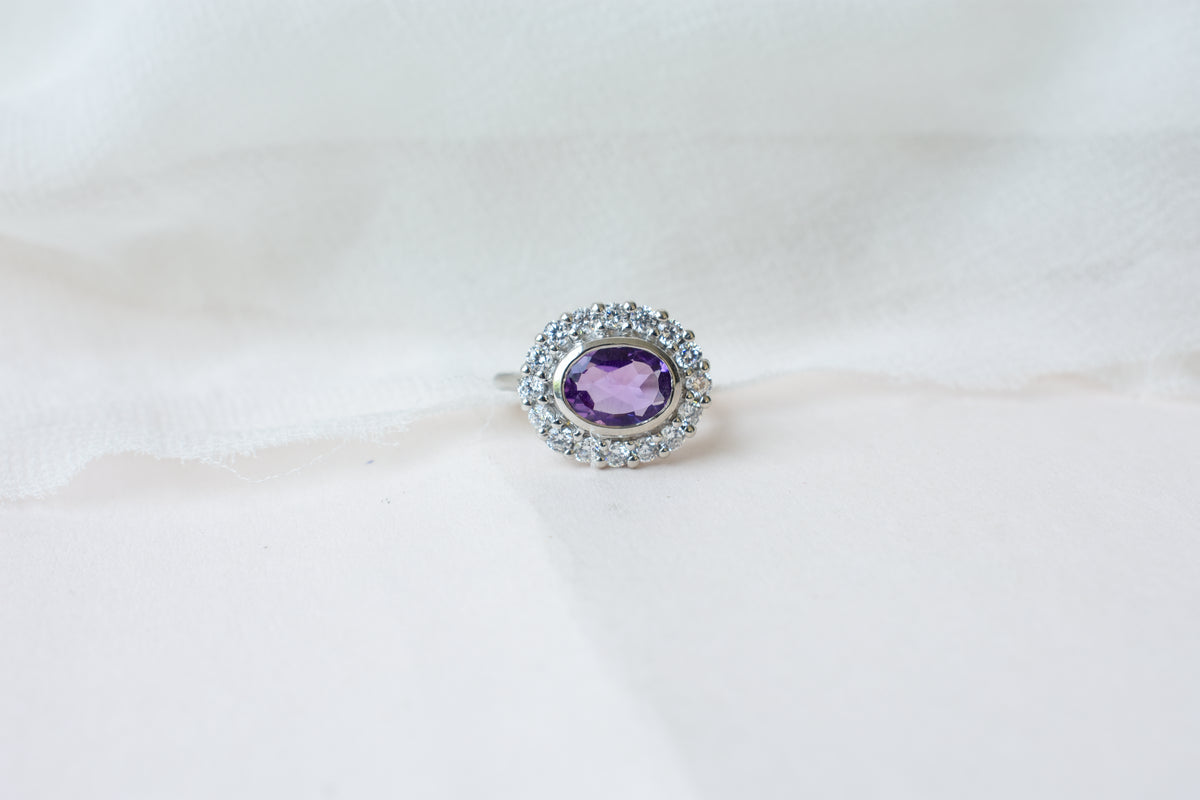 Oval amethyst halo ring in 925 silver