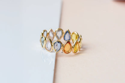 Pear-cut multicolor sapphire eternity ring in 18K gold, zigzag bezel setting