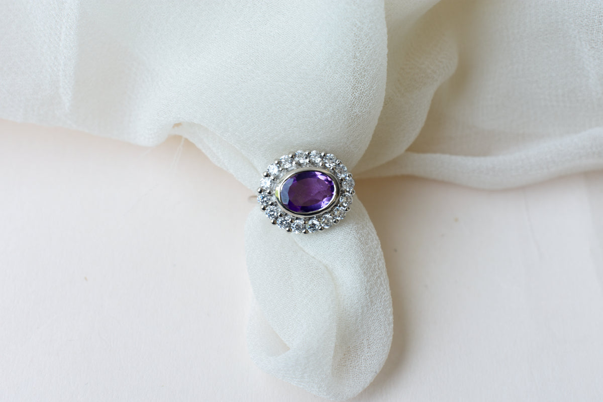 Oval amethyst halo ring in 925 silver