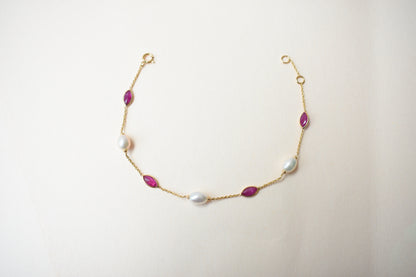18K gold bracelet with ruby and pearl stations