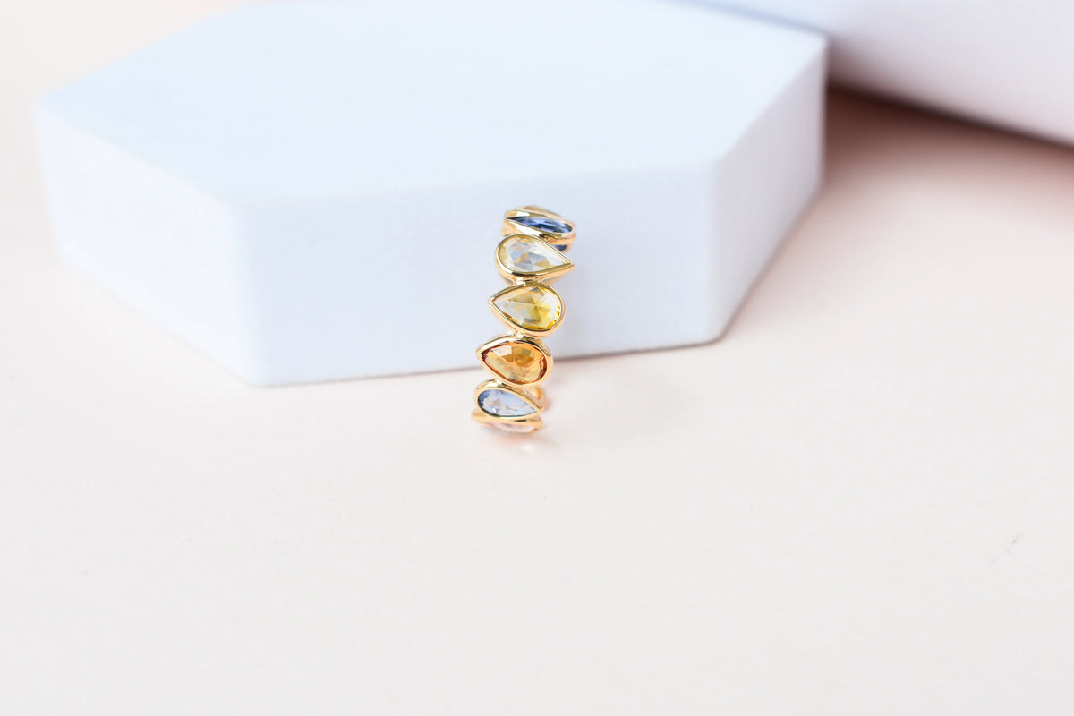 Pear-cut multicolor sapphire eternity ring in 18K gold, zigzag bezel setting