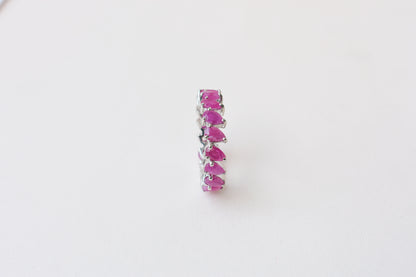 Vivid pink pear-cut eternity ring in 925 silver