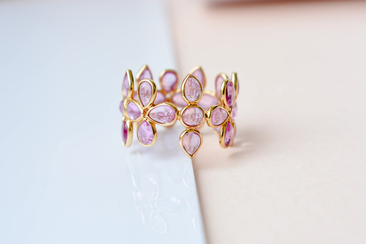 Cabochon pink sapphire clover eternity ring in 18K gold
