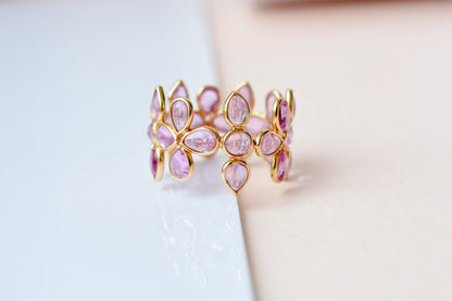 Cabochon pink sapphire clover eternity ring in 18K gold