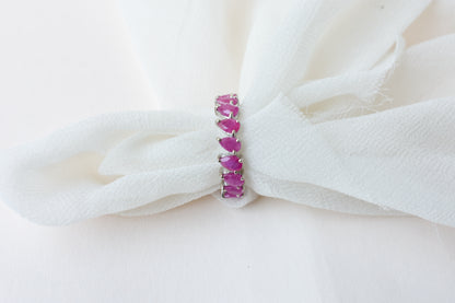 Vivid pink pear-cut eternity ring in 925 silver