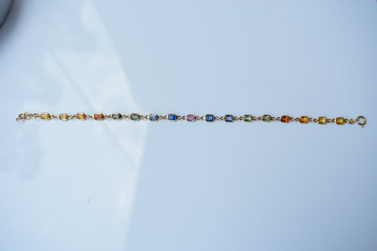 18K gold bracelet with multi-coloured sapphire stations