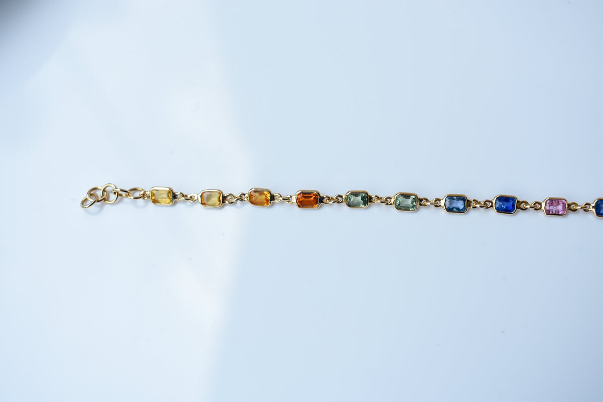 18K gold bracelet with multi-coloured sapphire stations