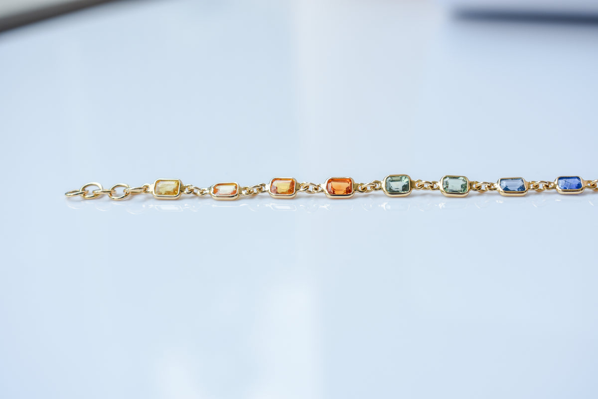 18K gold bracelet with multi-coloured sapphire stations
