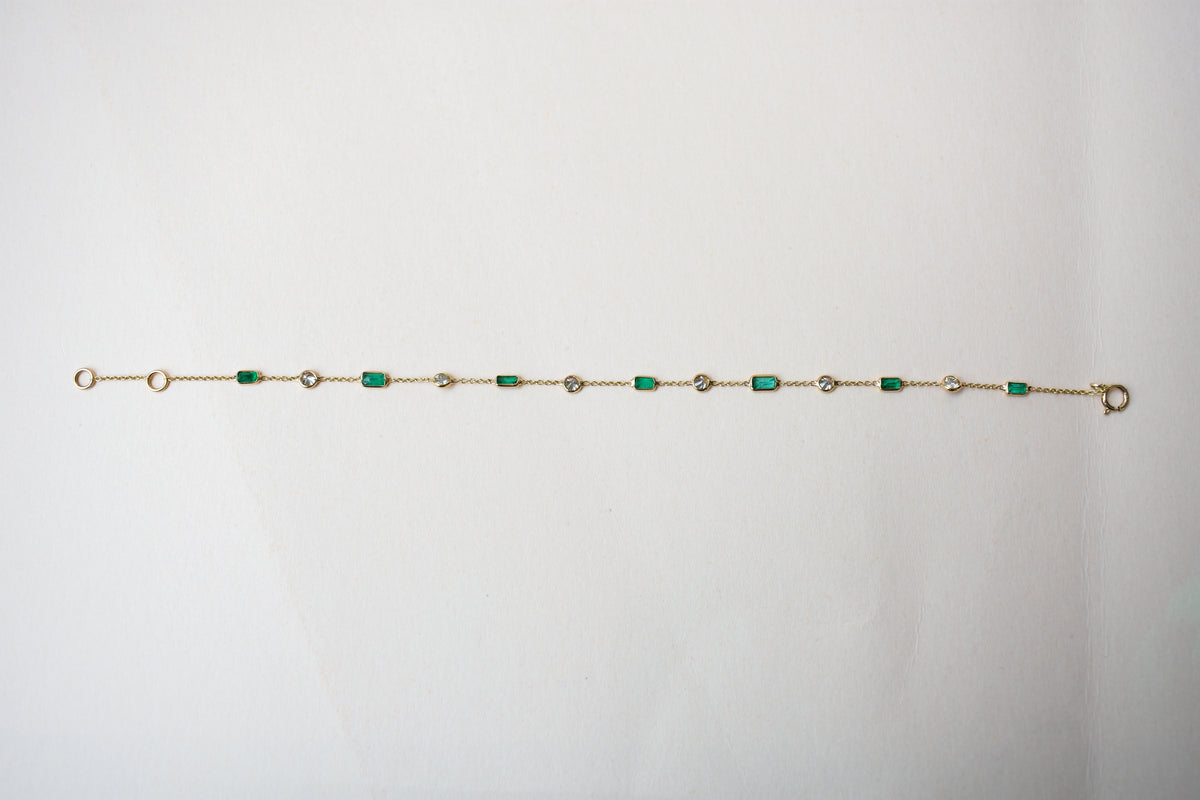 18K gold bracelet with emerald and diamond stations