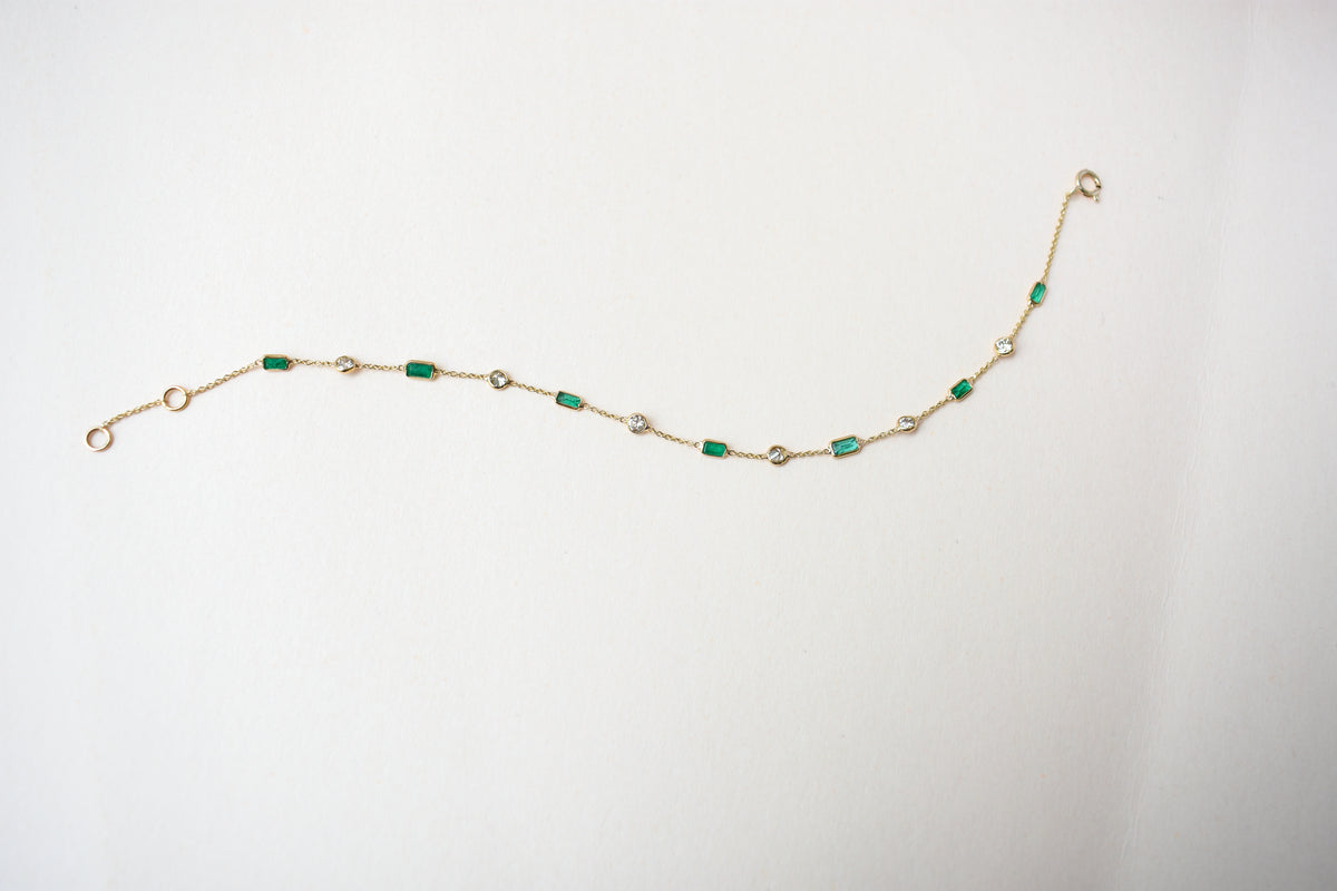 18K gold bracelet with emerald and diamond stations