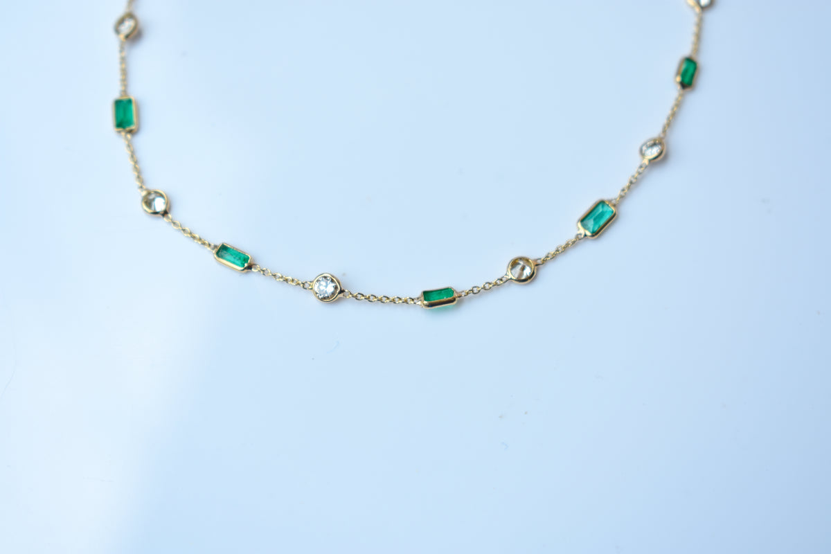 18K gold bracelet with emerald and diamond stations