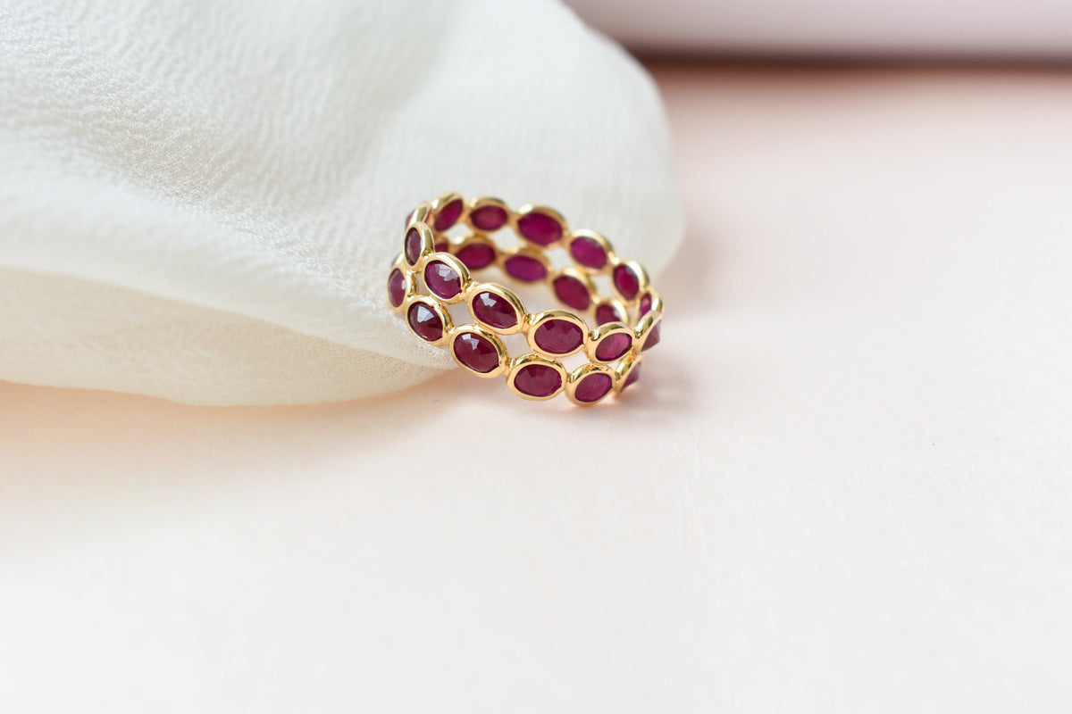 Oval-cut ruby honeycomb double-row eternity ring in 18K gold