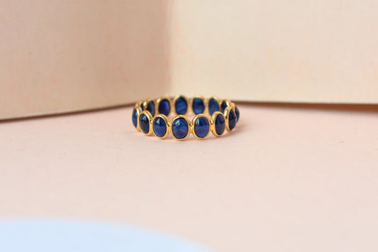 Oval cabochon blue sapphire eternity ring in 18K gold