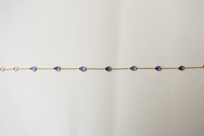 18K gold bracelet with pear-cut tanzanite stations