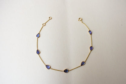 18K gold bracelet with pear-cut tanzanite stations