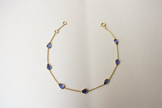 18K gold bracelet with pear-cut tanzanite stations