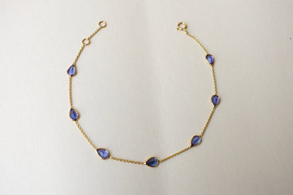 18K gold bracelet with pear-cut tanzanite stations