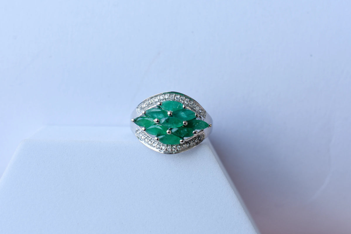 Emerald cluster ring in 925 silver with marquise-cut emeralds and cubic zirconia band
