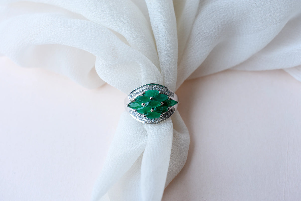 Emerald cluster ring in 925 silver with marquise-cut emeralds and cubic zirconia band