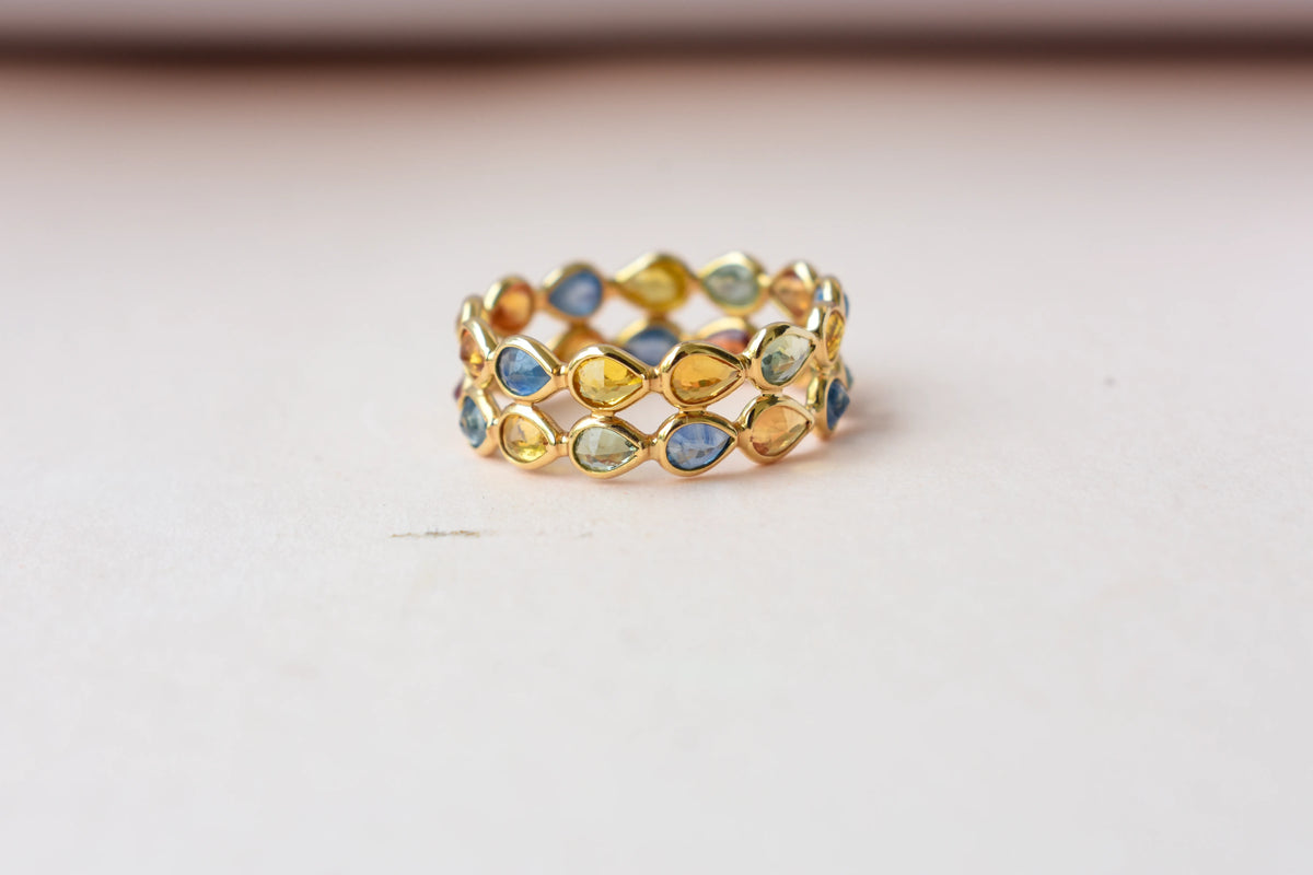 Pear-cut multicolor sapphire woven eternity ring in 18K gold, blue tones