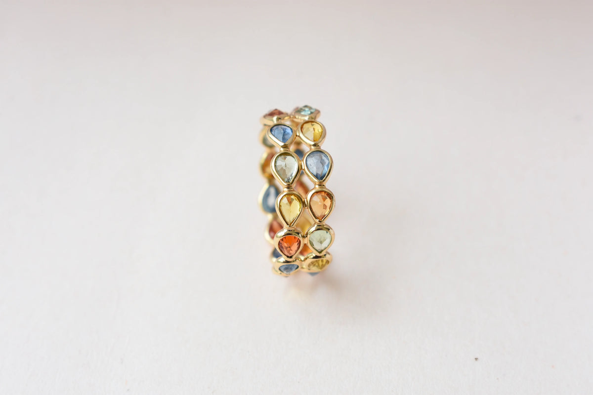 Pear-cut multicolor sapphire woven eternity ring in 18K gold, blue tones