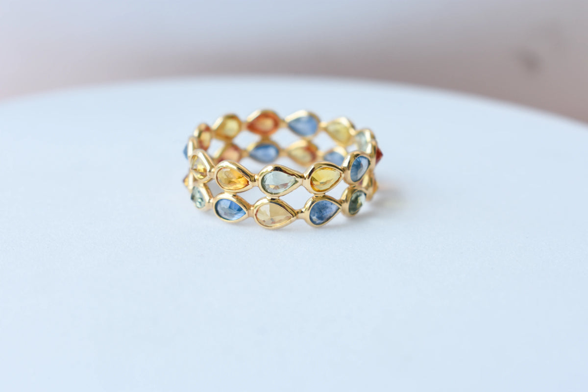 Pear-cut multicolor sapphire woven eternity ring in 18K gold, blue tones