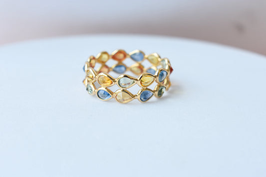Pear-cut multicolor sapphire woven eternity ring in 18K gold, blue tones