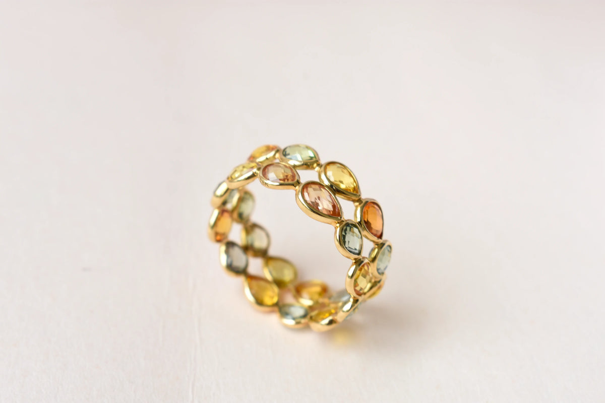 Pear-cut multicolor sapphire woven eternity ring in 18K gold, gold and citrine tones