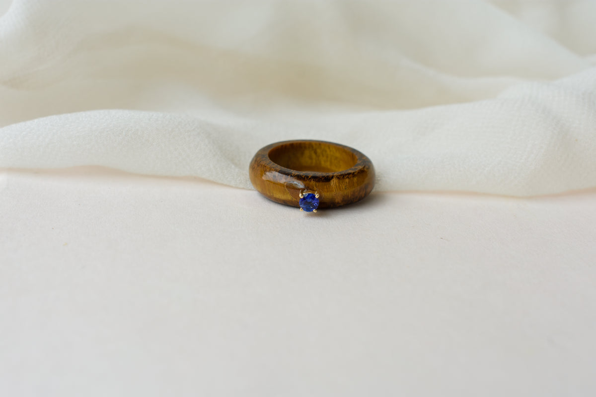 Tiger's Eye Band Ring with Tanzanite in 14K Gold – Handmade Carved Stone Ring