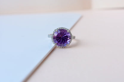 Round amethyst halo ring in 925 silver with fan-faceted cut and cubic zirconia border