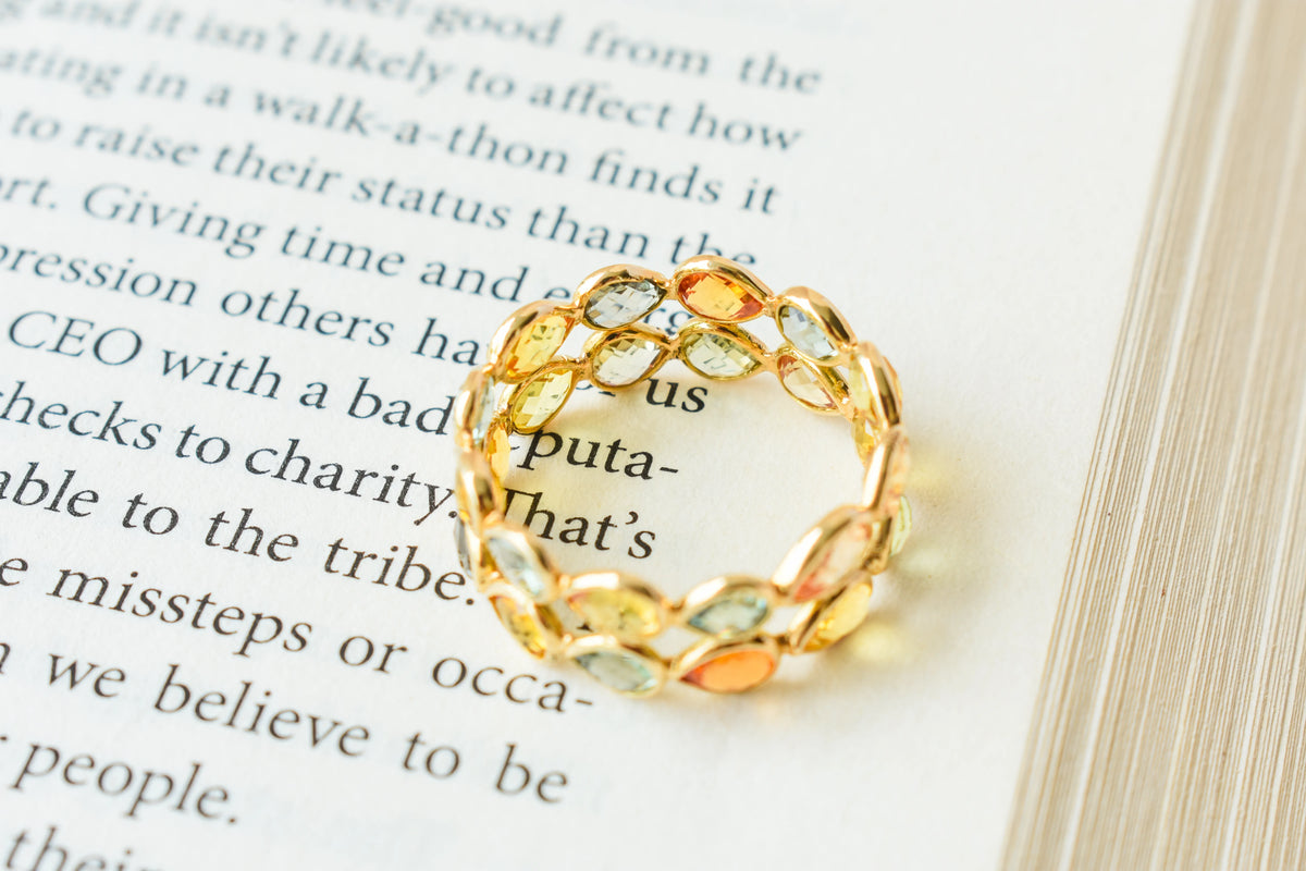 Pear-cut multicolor sapphire woven eternity ring in 18K gold, gold and citrine tones
