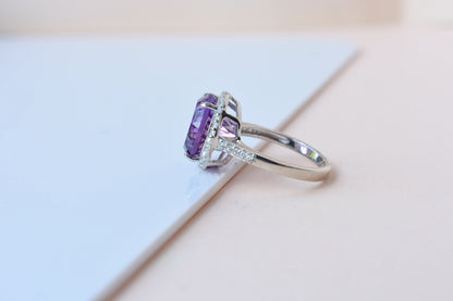 Round amethyst halo ring in 925 silver with fan-faceted cut and cubic zirconia border